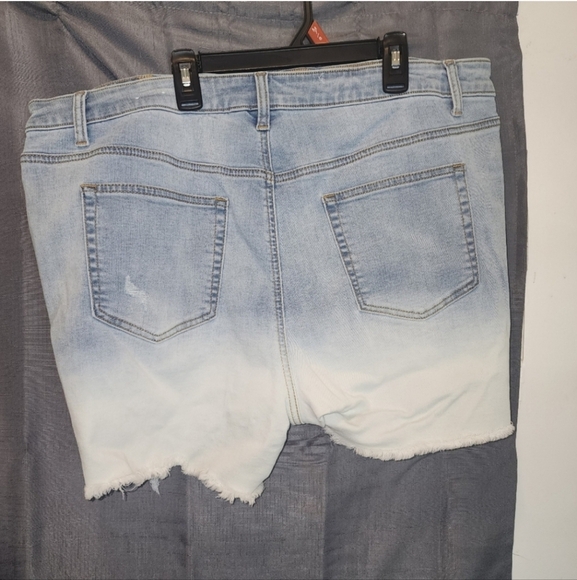 Fashion to figure 18 Mid Rise Dip Dye Cutoff Shorts - Picture 6 of 6